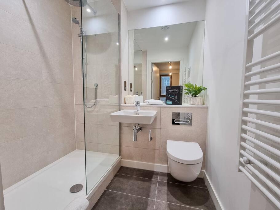 Luxury City Centre Townhouse With Parking Manchester Zewnętrze zdjęcie
